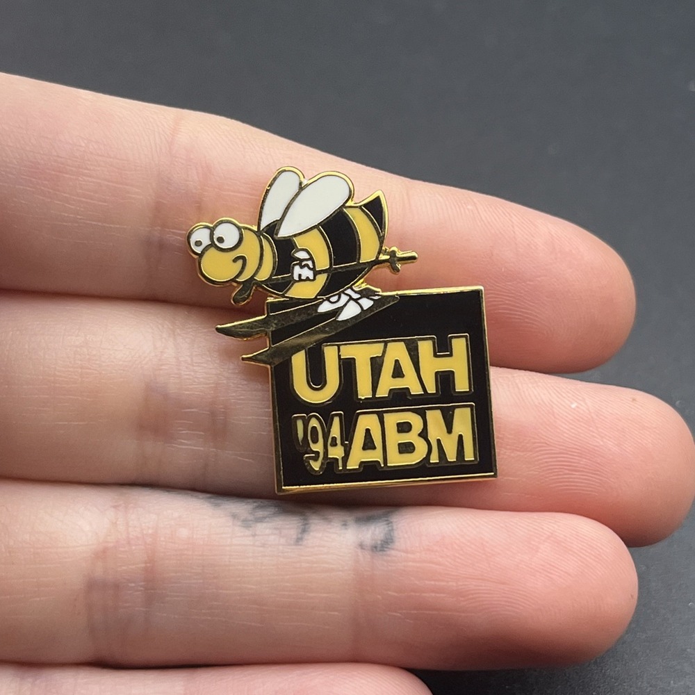 1994 Utah ABM American Building‎ Maintenance Bumblebee Skiing Lapel Hat Pin